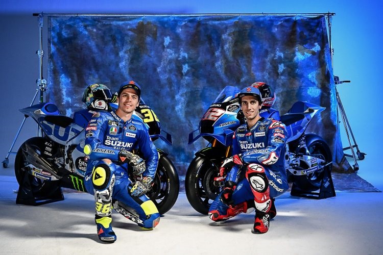 Joan Mir (kiri) dan Alex Rins akan berburu dengan waktu untuk mendapatkan tempat di MotoGP musim depan.